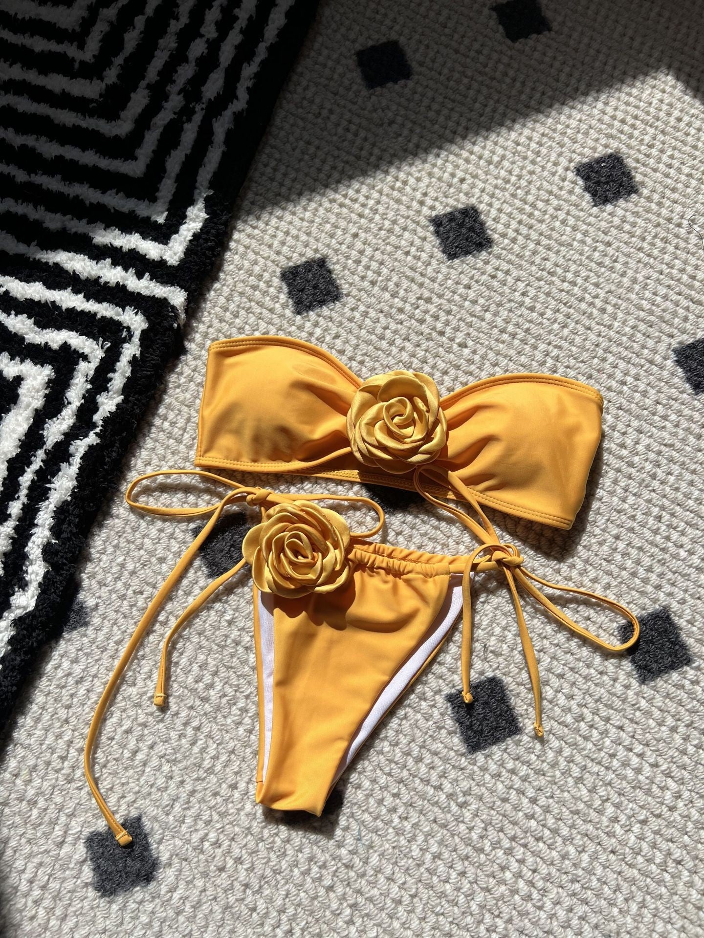 Strapless 3D Flower Thong Biquini