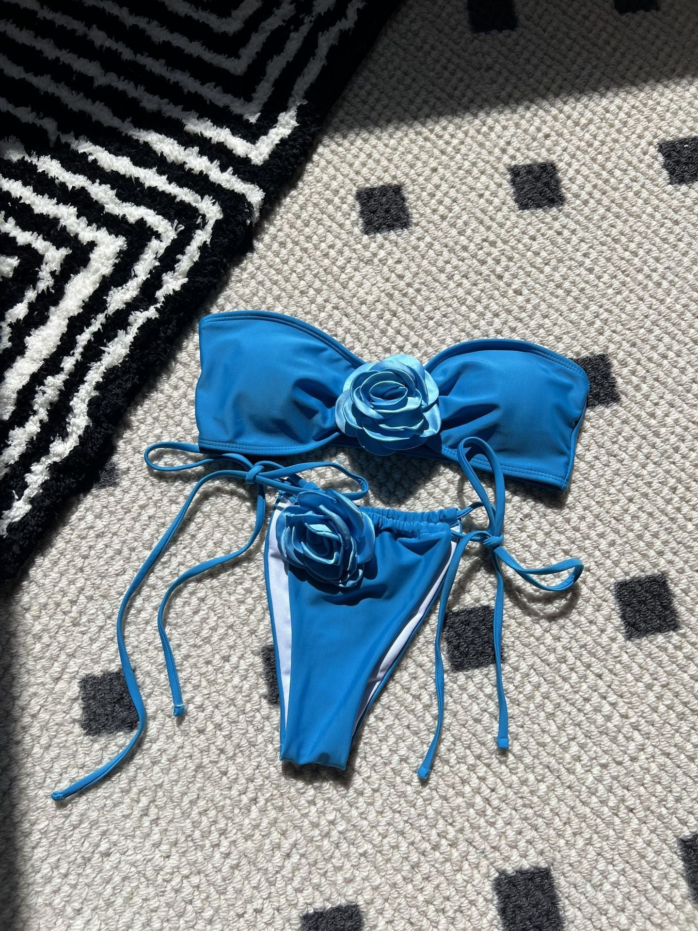 Strapless 3D Flower Thong Biquini
