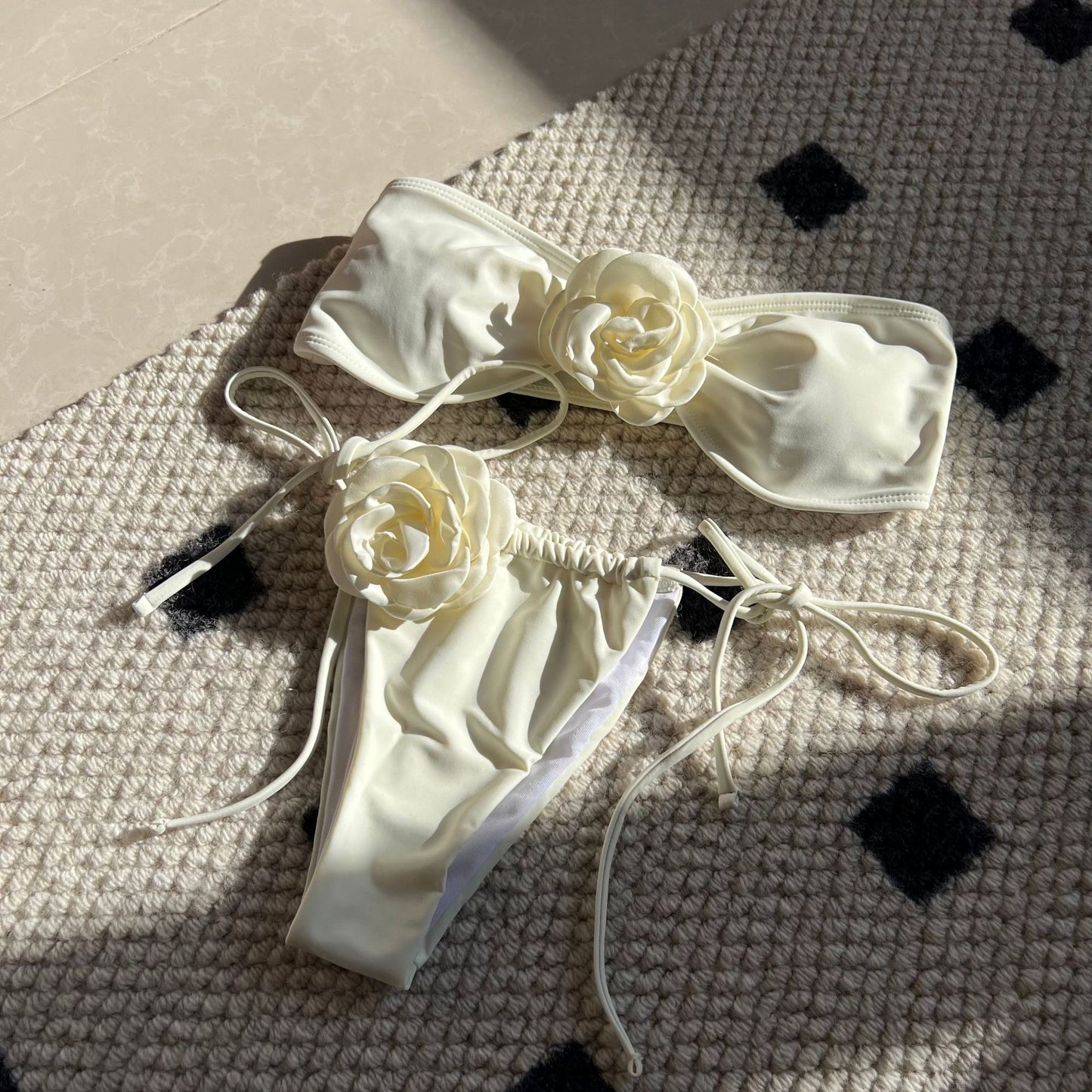 Strapless 3D Flower Thong Biquini