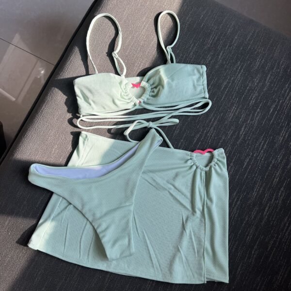 3-Piece Bikini Set with Skirt – Stylish Beachwear - 图片 6
