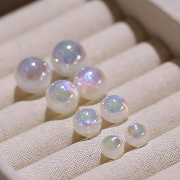 Iridescent Pearl Stud Earrings - 图片 5