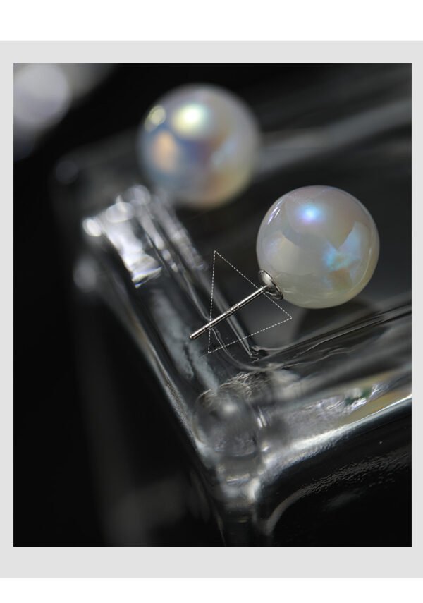 Iridescent Pearl Stud Earrings - 图片 4